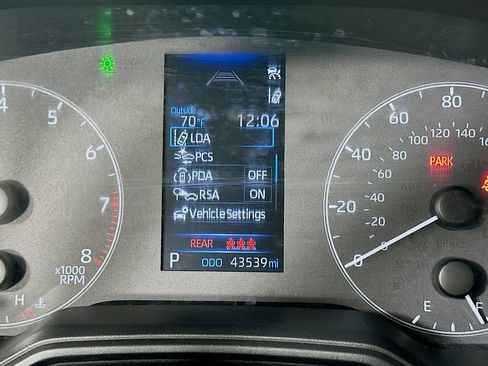 Used 2023 Toyota Corolla LE image 12