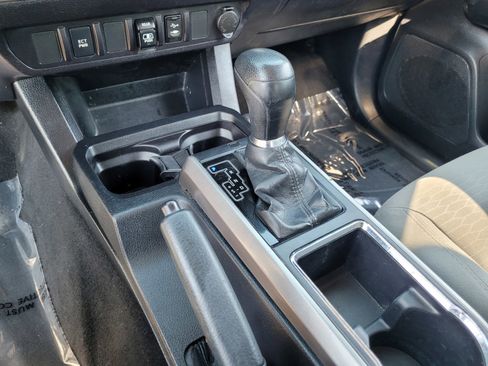 Used 2018 Toyota Tacoma SR5 image 19