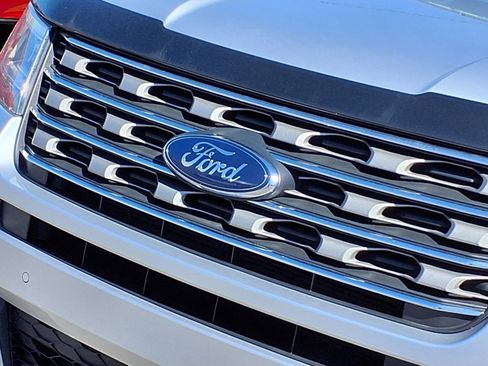 Used 2017 Ford Explorer XLT w/ Equipment Group 202A image 32