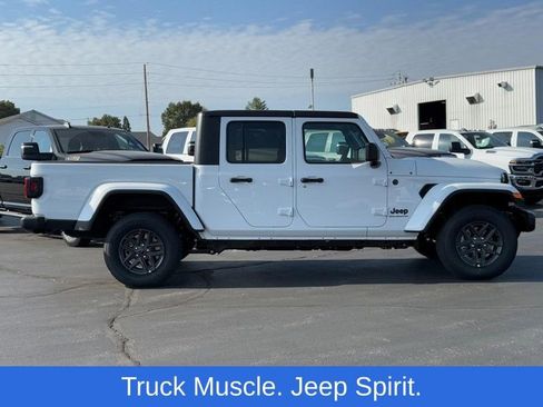 New 2025 Jeep Gladiator Sport image 2