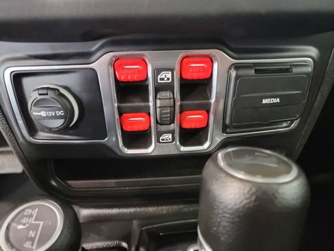 Used 2024 Jeep Wrangler Unlimited Sahara w/ Technology Group AWD/4WD image 25