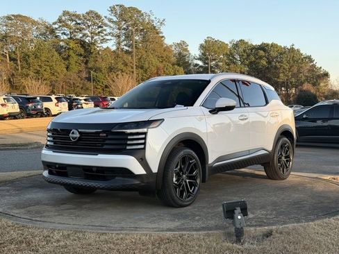 Used 2025 Nissan Kicks SR image 3