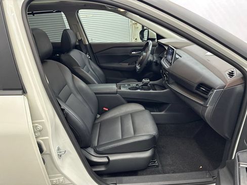Used 2023 Nissan Rogue SV w/ SV Premium B Package FWD image 14