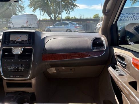 Used 2015 Chrysler Town & Country Touring-L w/ Driver Convenience Group FWD image 8