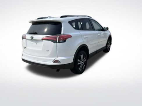 Used 2017 Toyota RAV4 LE FWD image 3
