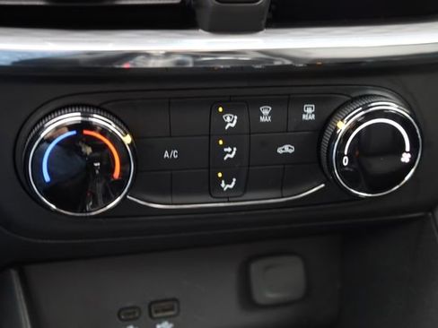 Used 2025 Buick Encore GX Preferred image 19