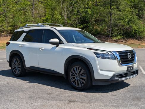 Used 2022 Nissan Pathfinder SL w/ SL Premium Package image 11