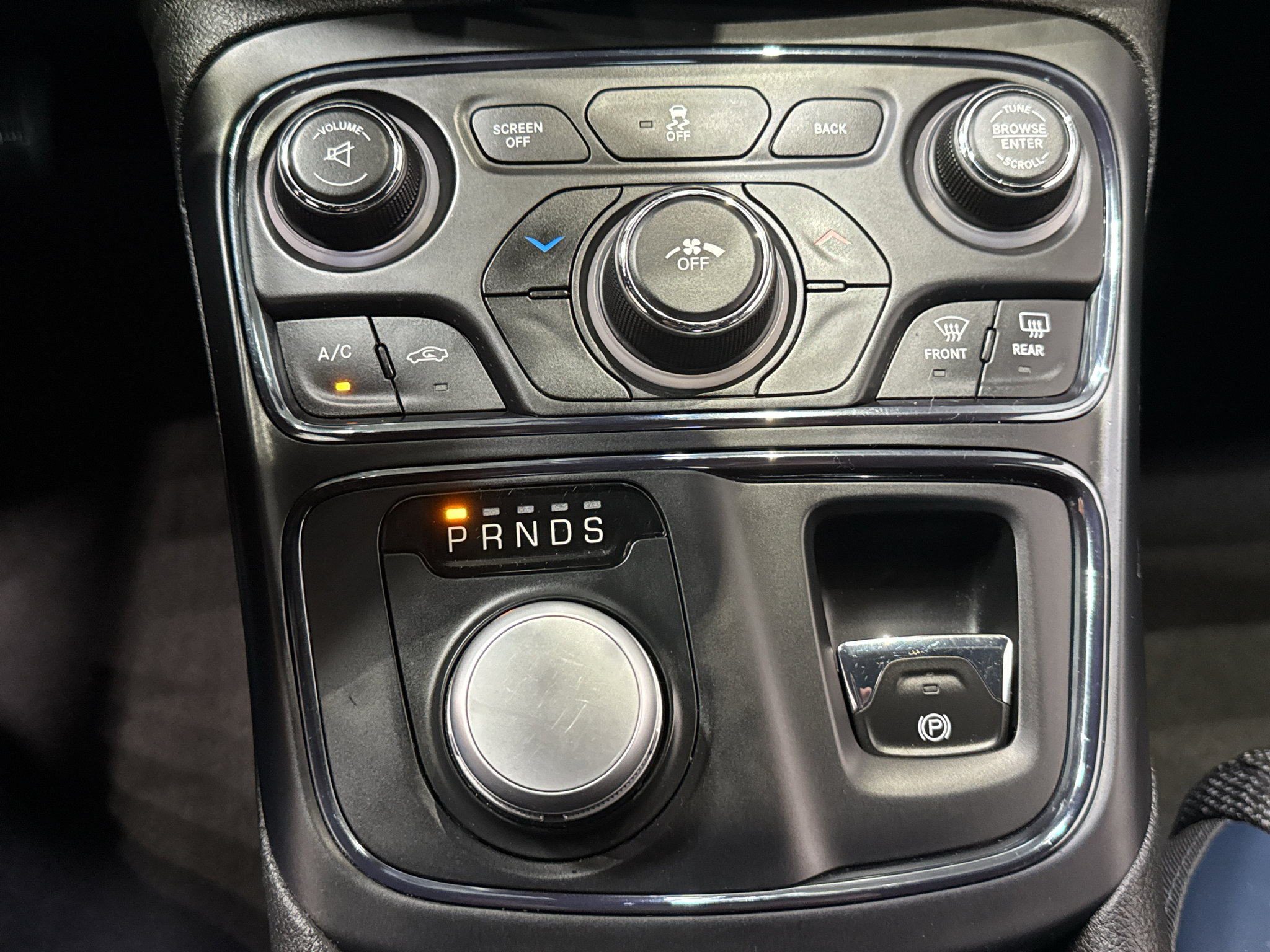 Used 2015 Chrysler 200 S FWD image 26