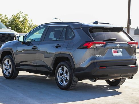 Used 2025 Toyota RAV4 XLE AWD/4WD image 6