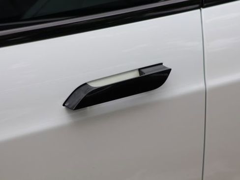 Used 2021 Tesla Model S Plaid image 10