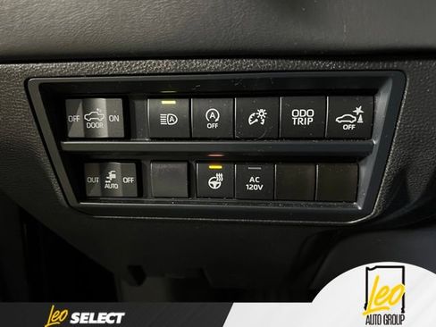 Used 2025 Toyota Tundra Platinum AWD/4WD image 11