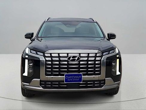Used 2025 Hyundai Palisade Calligraphy FWD image 2