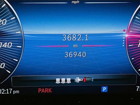 Used 2025 Mercedes-Benz GLB 250 4MATIC image 19