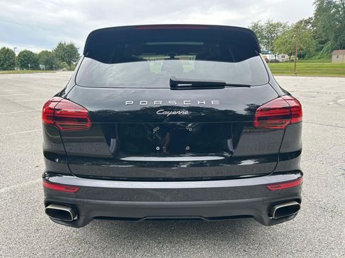 Used 2016 Porsche Cayenne AWD/4WD image 6