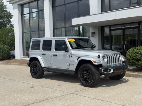 Used 2022 Jeep Wrangler Unlimited Sahara w/ Cold Weather Group AWD/4WD image 2