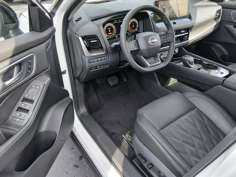 Certified 2025 Nissan Rogue Platinum w/ Tech Package FWD image 9