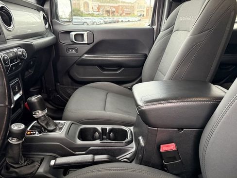 Used 2020 Jeep Wrangler Unlimited Sahara image 25
