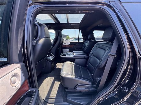 Used 2021 Lincoln Navigator Reserve image 13