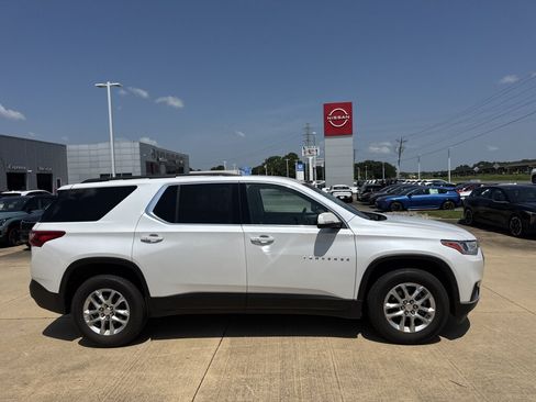 Used 2021 Chevrolet Traverse LT FWD image 12
