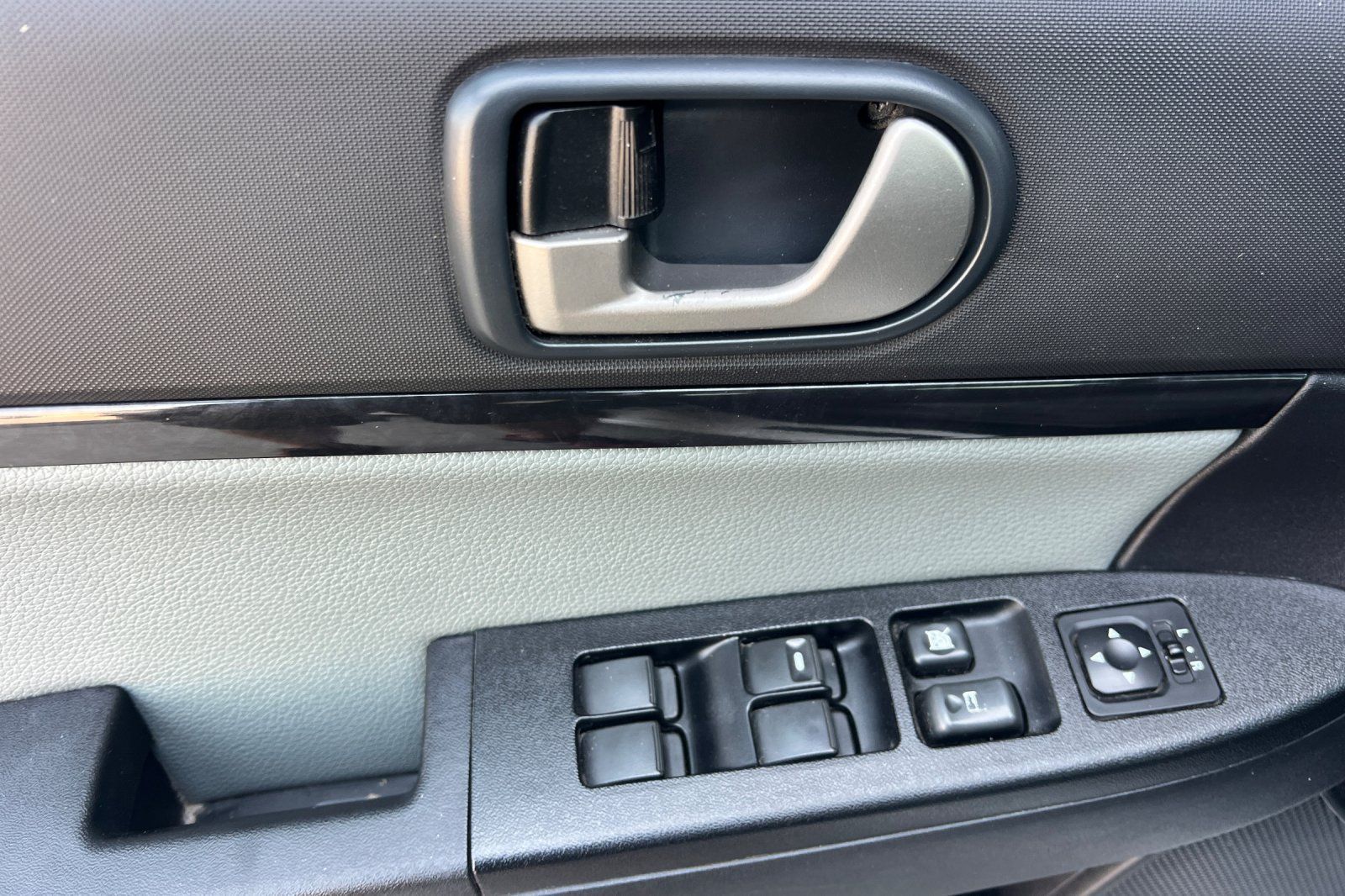 Used 2011 Mitsubishi Galant FWD image 13