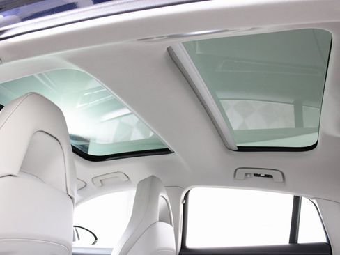 Used 2023 Porsche Panamera 4 Platinum Edition w/ Assistance Package image 19