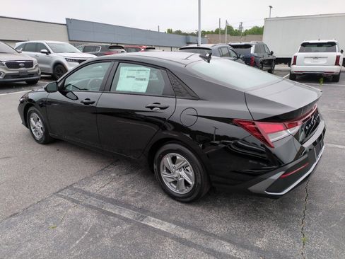 New 2026 Hyundai Elantra SE FWD image 5