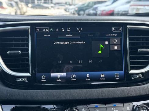 Used 2024 Chrysler Pacifica Touring-L image 37