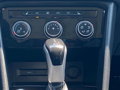 Certified 2023 Volkswagen Taos SE w/ Panoramic Sunroof Package FWD image 9