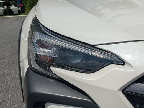 Certified 2025 Subaru Outback Premium AWD/4WD image 9