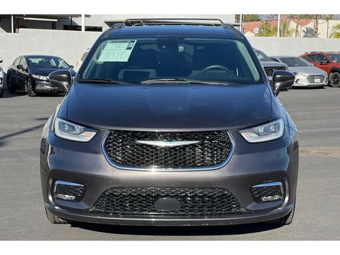 Used 2021 Chrysler Pacifica Touring w/ Uconnect Theater Family Group image 9