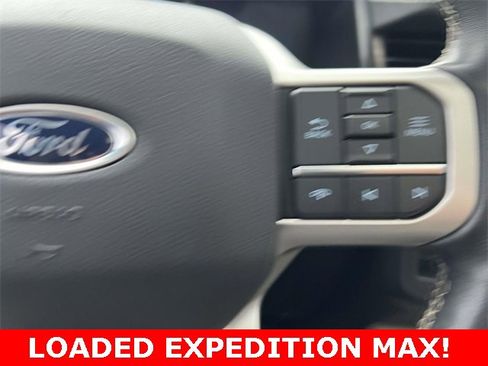 Used 2022 Ford Expedition Max Limited image 26