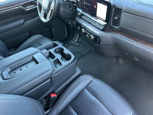 Used 2024 GMC Sierra 1500 SLT image 16