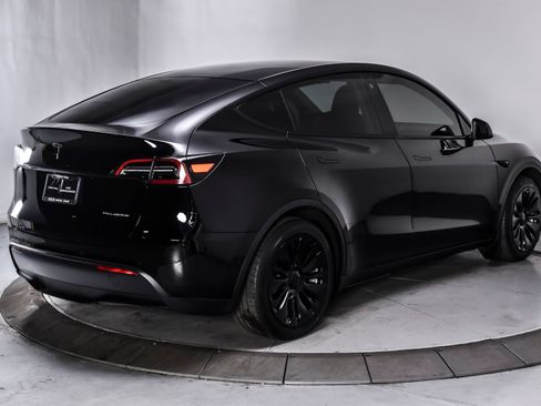 Used 2022 Tesla Model Y Long Range AWD/4WD image 6