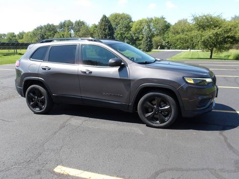 Used 2021 Jeep Cherokee Latitude Plus FWD image 1