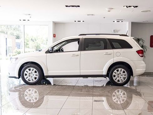 Used 2018 Dodge Journey SE FWD image 6