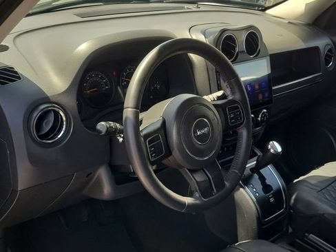Used 2017 Jeep Patriot Latitude FWD image 9