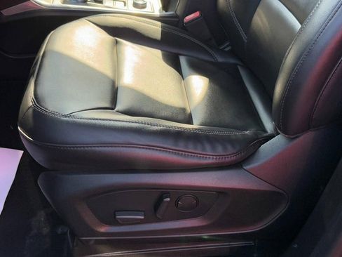 Used 2022 Ford Explorer XLT w/ Equipment Group 202A AWD/4WD image 26