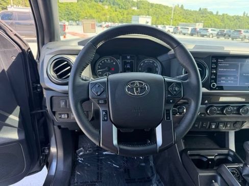 Used 2021 Toyota Tacoma TRD Off-Road w/ Technology Package AWD/4WD image 12