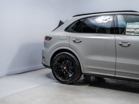 New 2026 Porsche Cayenne AWD/4WD image 11