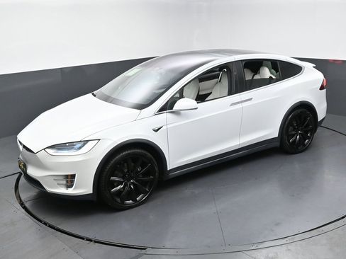 Used 2021 Tesla Model X Long Range image 46