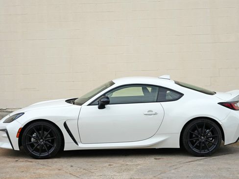 Used 2023 Toyota GR86 Premium w/ ALL Weather Mat Package (TMS) RWD image 41