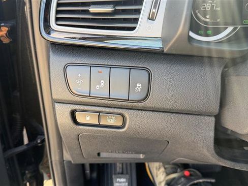 Used 2017 Kia Niro FWD image 25