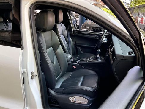Used 2021 Porsche Macan S AWD/4WD image 8