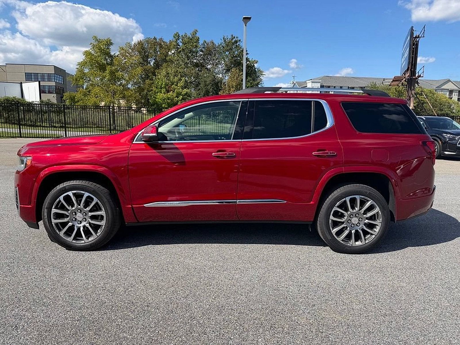 Used 2023 GMC Acadia Denali w/ Denali Ultimate Package FWD image 4