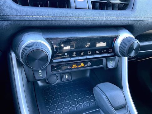 Certified 2025 Toyota RAV4 LE image 25