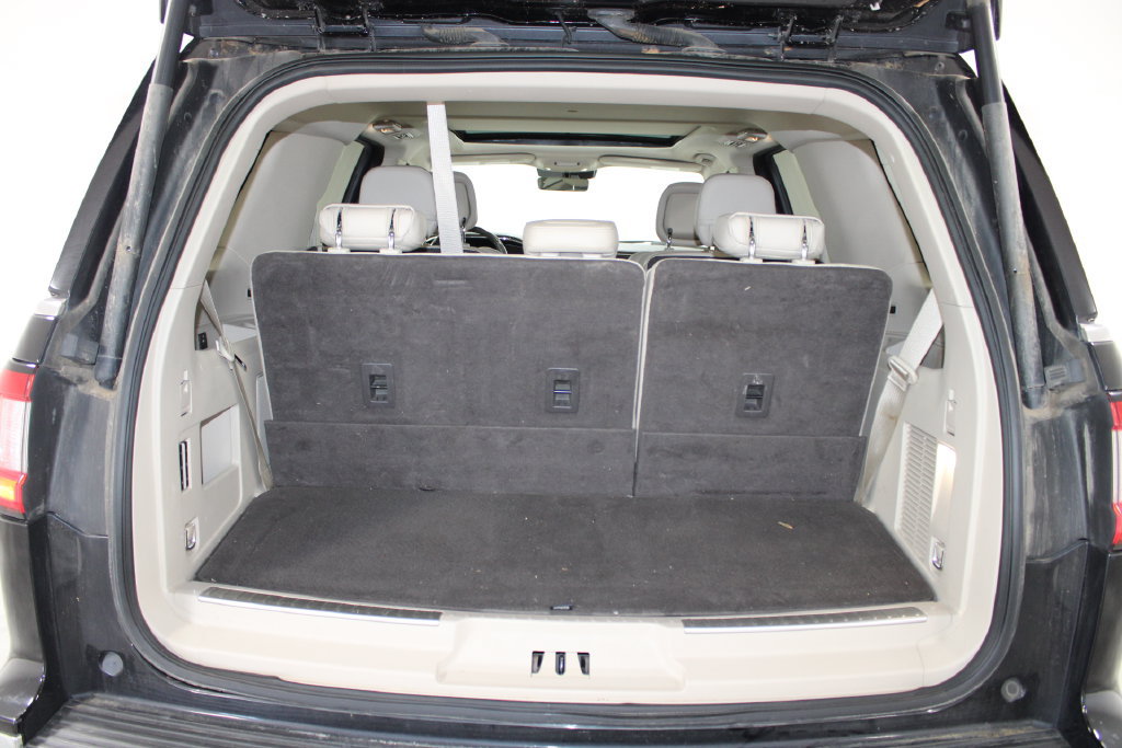 Used 2018 Lincoln Navigator Select RWD image 12