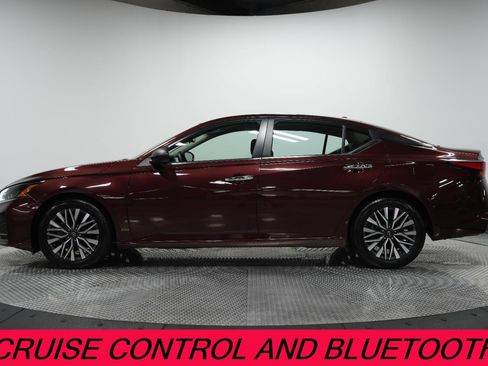 Used 2024 Nissan Altima 2.5 SV image 5