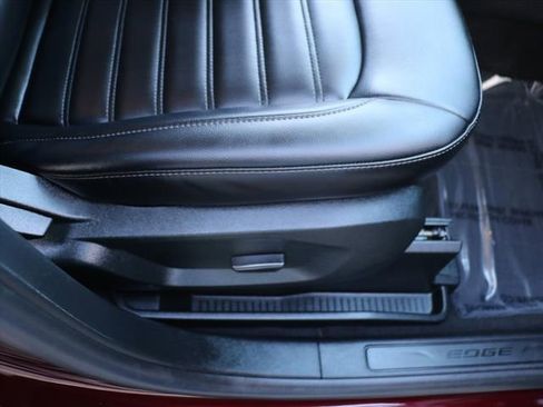 Used 2022 Ford Edge SEL w/ Convenience Package image 9