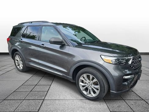 Certified 2020 Ford Explorer XLT w/ Equipment Group 202A AWD/4WD image 3