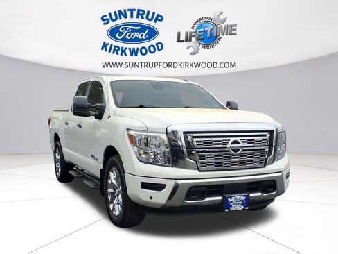 Used 2021 Nissan Titan SV w/ SV Convenience Package AWD/4WD image 2